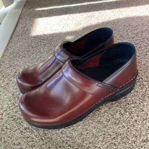 Great condition size 39 leather Dansko’s